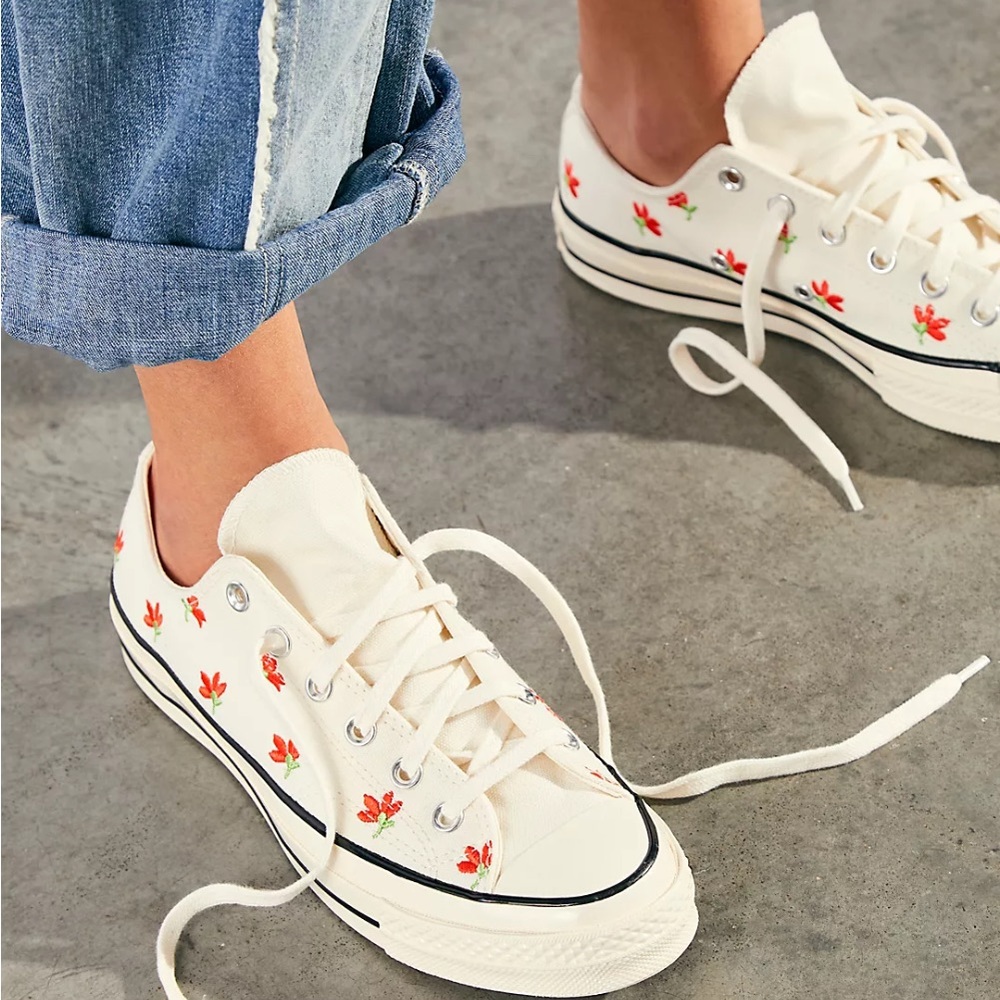 NWOT Converse Chuck 70 Poppies